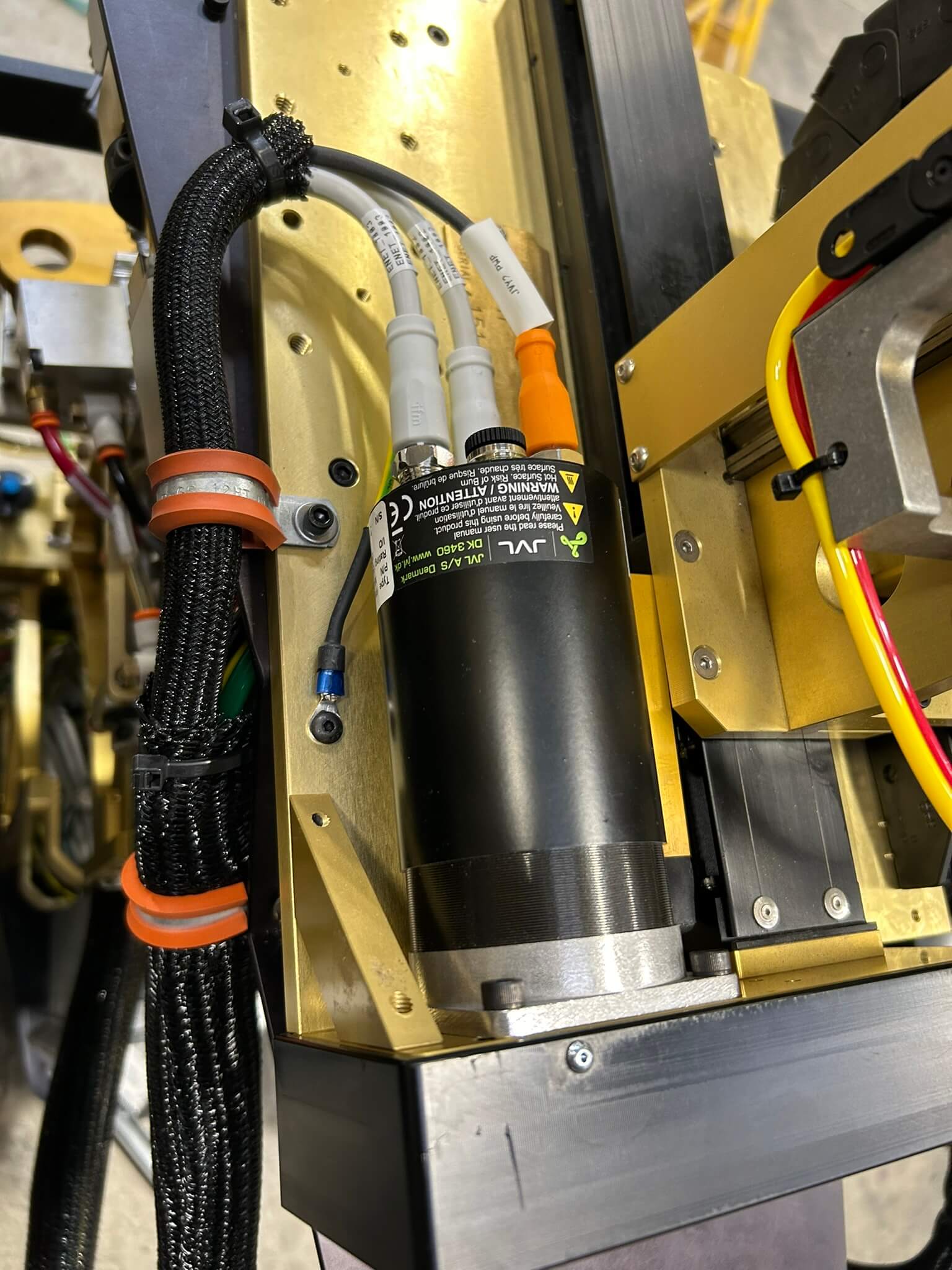 Routing for 24v motor cable controls for industrial applications